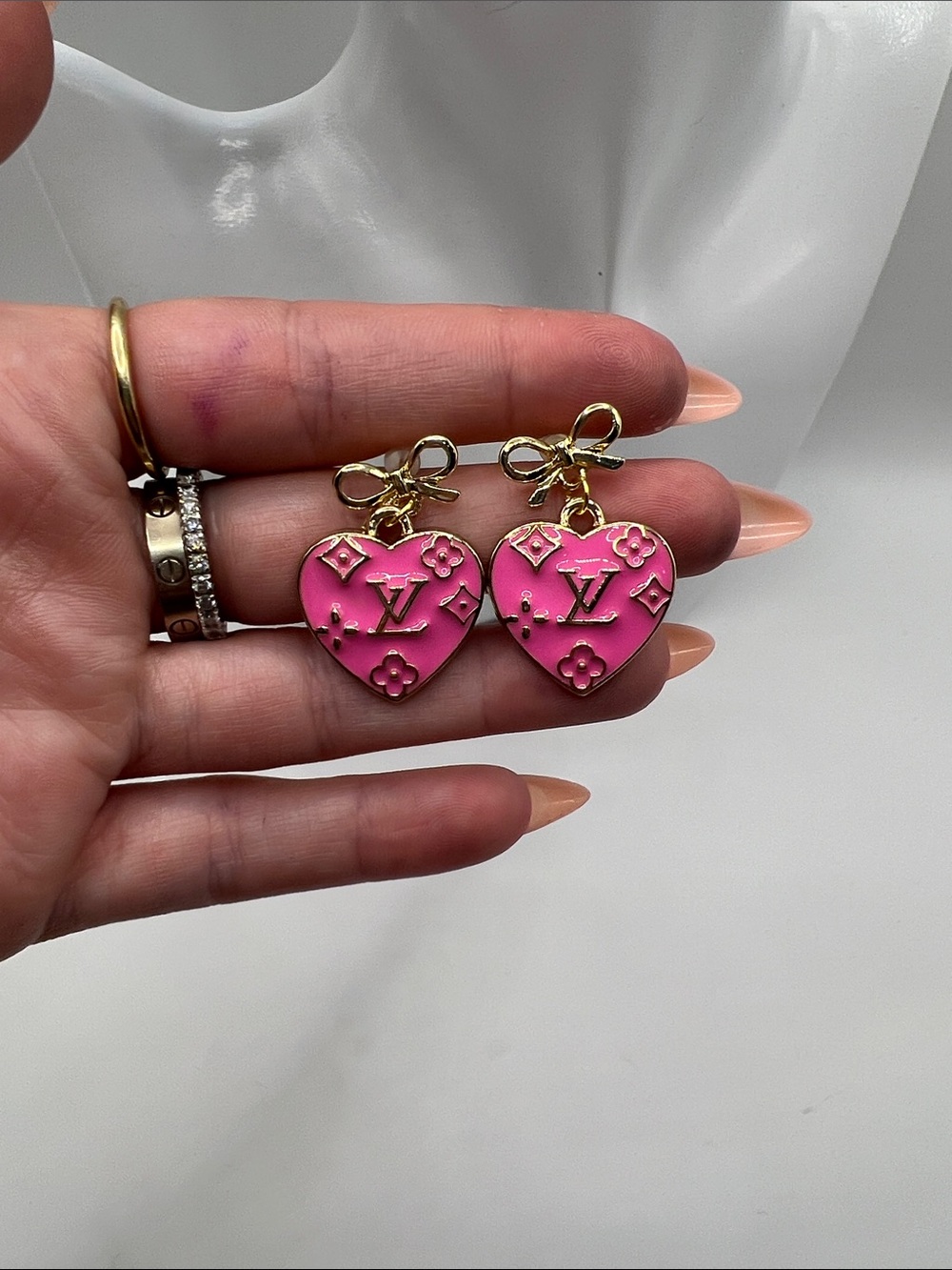 1418. Hot Pink Heart Drop Earrings with Gold Bow - Picture 3 of 5